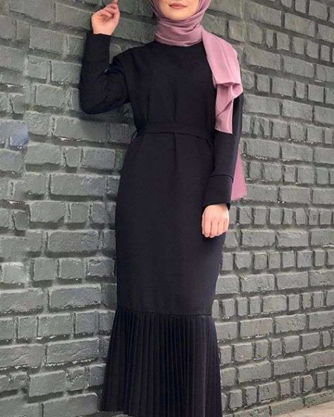 Eteği Pilili Tesettür Elbise